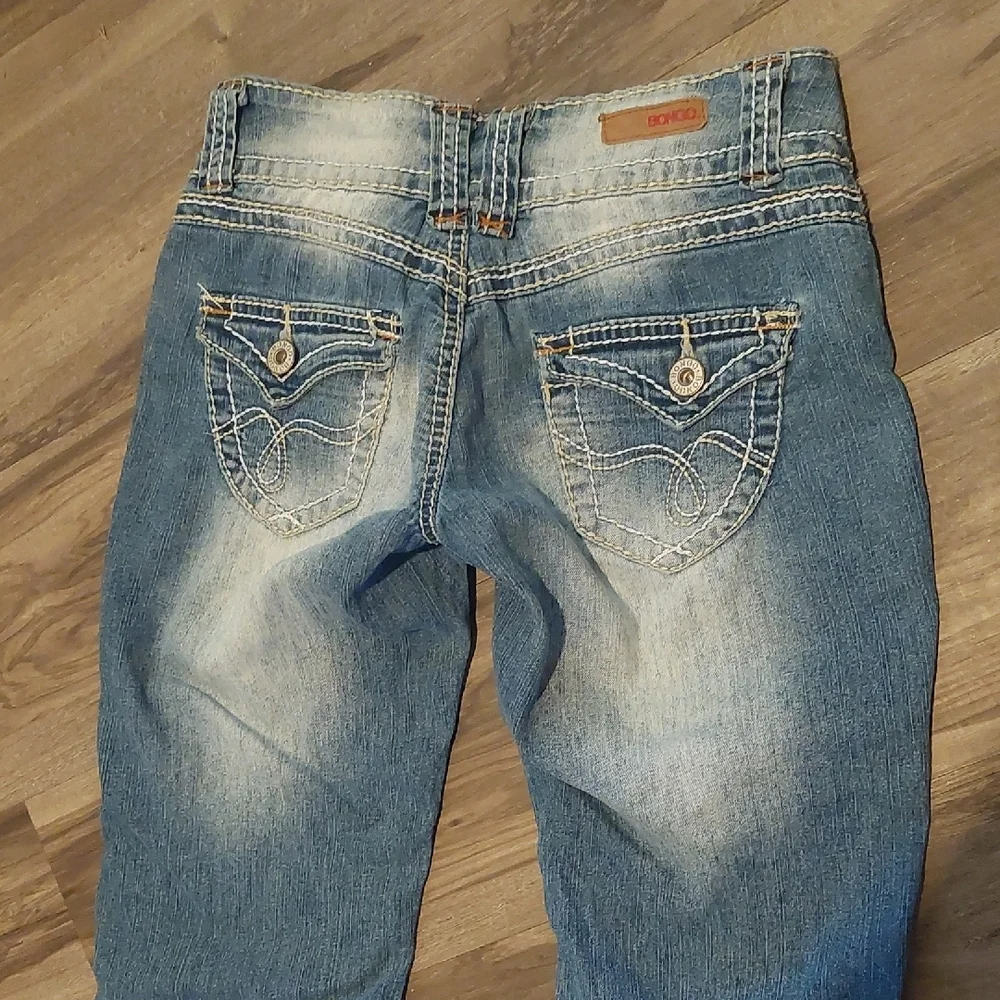 BONGO Junior's Size 1 Classic Low Rise Faded Blue Boot Cut Jeans - Picture 5 of 6